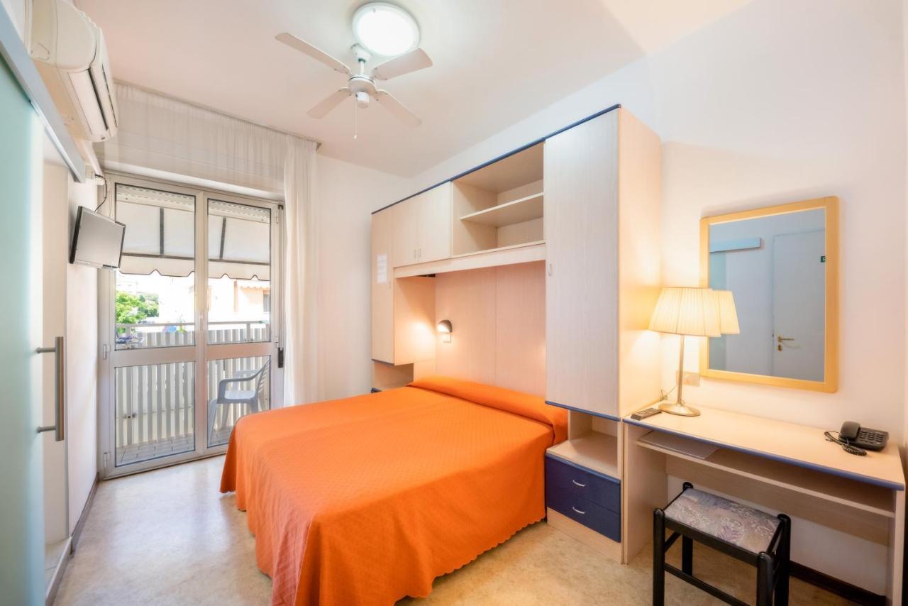 Hotel Firenze Каорле Экстерьер фото